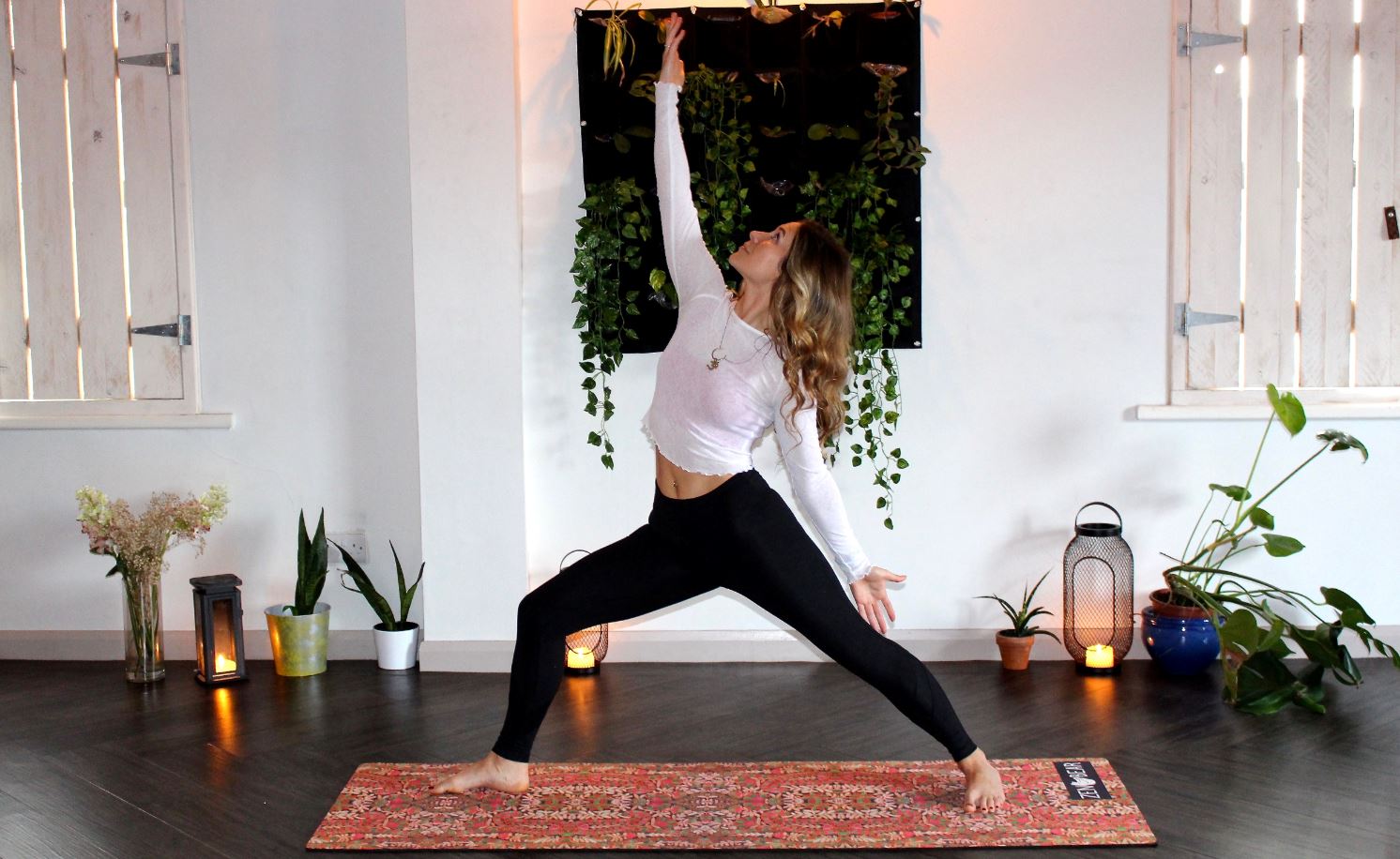 beneficios de practicar yoga en casa durante la cuarentena